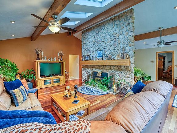 4th image of 10535 Laurel Ln