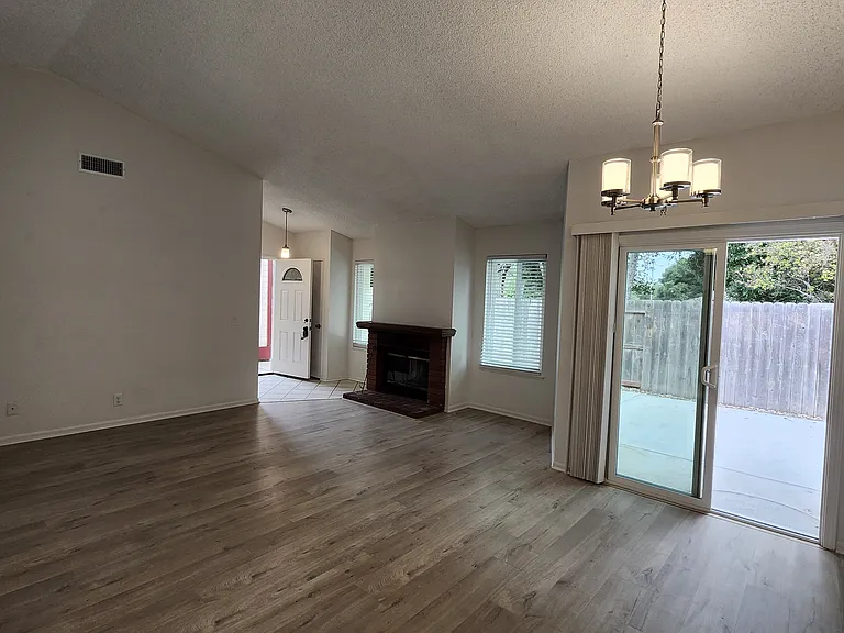 1025 Rock Rose Ln — Photo 3