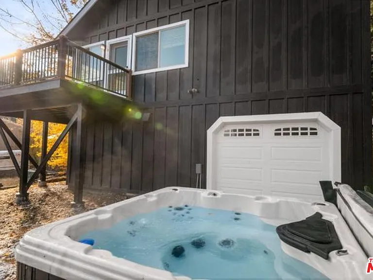 993 Cameron Dr — Photo 22