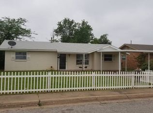 808 NW 23rd St, Moore, OK 73160