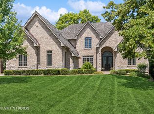 22W274 Elmwood Dr, Glen Ellyn, IL 60137