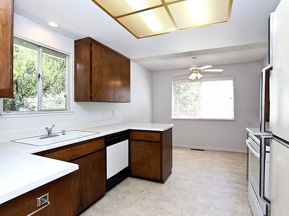 4th image of 536 Belle Creek Ln