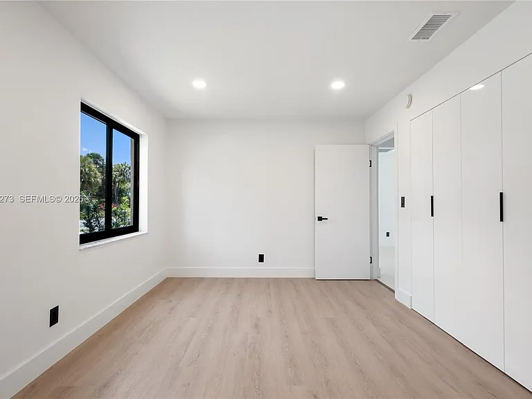 1543 SW 1st Ave — Photo 40