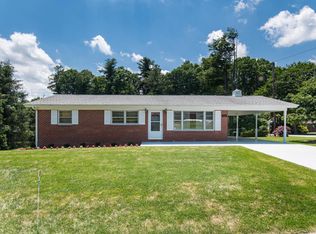 913 Rutledge Anx, Hendersonville, NC 28739