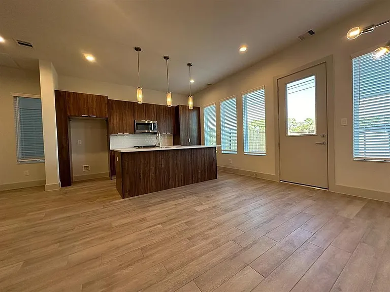 6804 Troya Ln — Photo 3