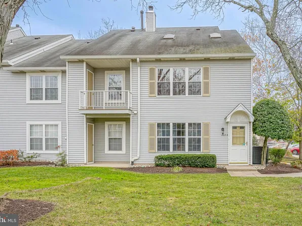 208 Sedgefield Dr, Mount Laurel, NJ 08054