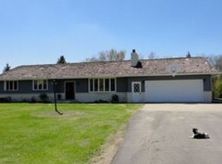 6326 E Lake Dr, Grand Forks, ND 58201