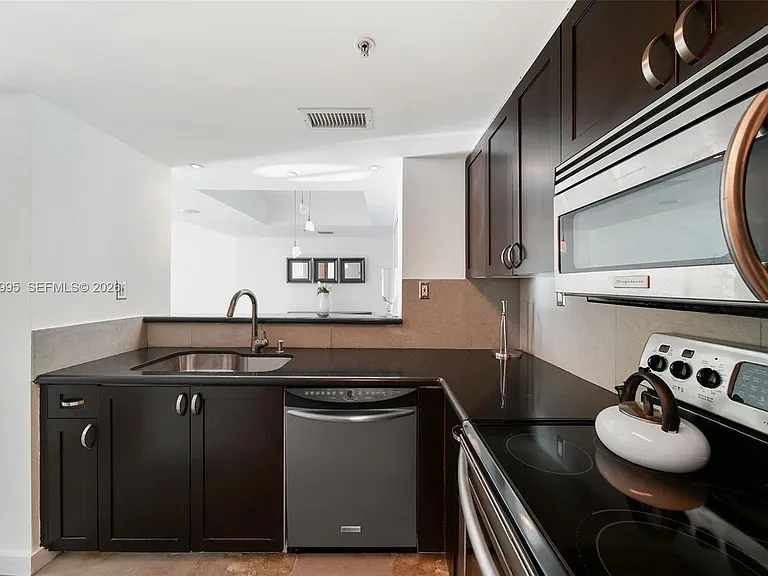 650 West Ave #805 — Photo 9