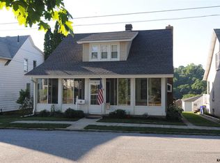 40 Glen Ave, Glen Rock, PA 17327