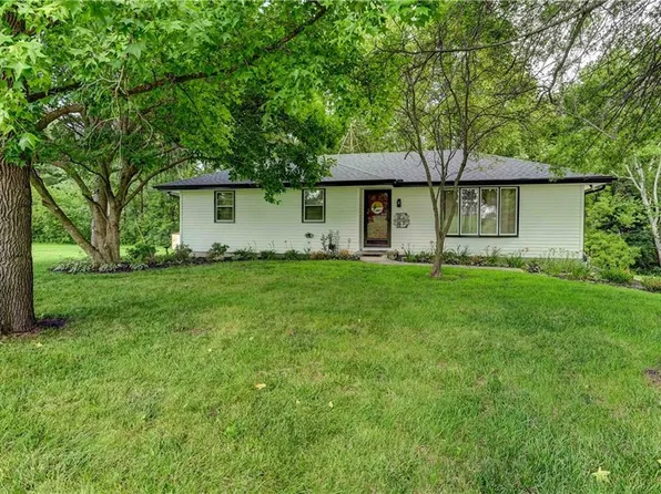 17051 SE State Route Y, Dearborn, MO 64439