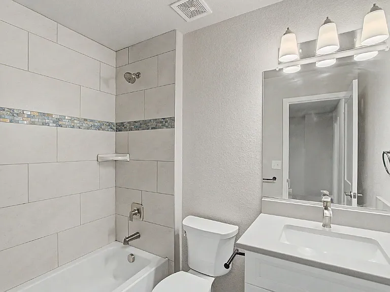 4209 Date St — Photo 33