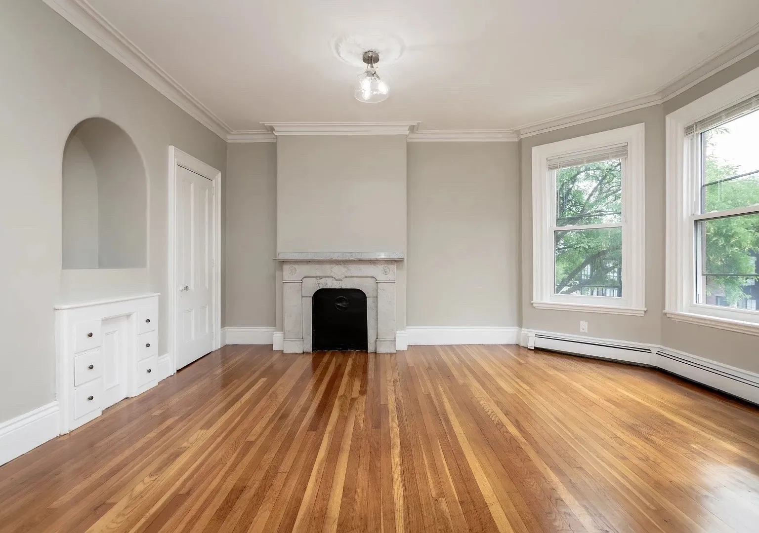 3 bed, 1375 sqft, $5,500 — Photo 1