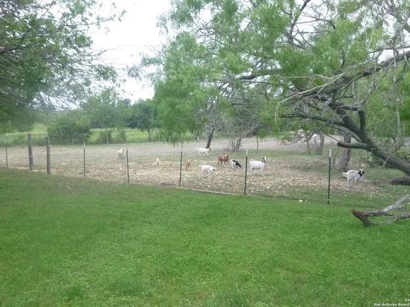 3503 Creekside Dr., St Hedwig, TX 78152