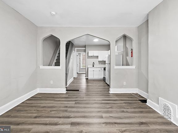 3rd image of 2511 W Oakdale St