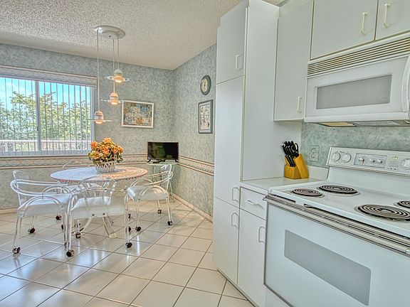 5th image of 10111 NW 24th Place #305