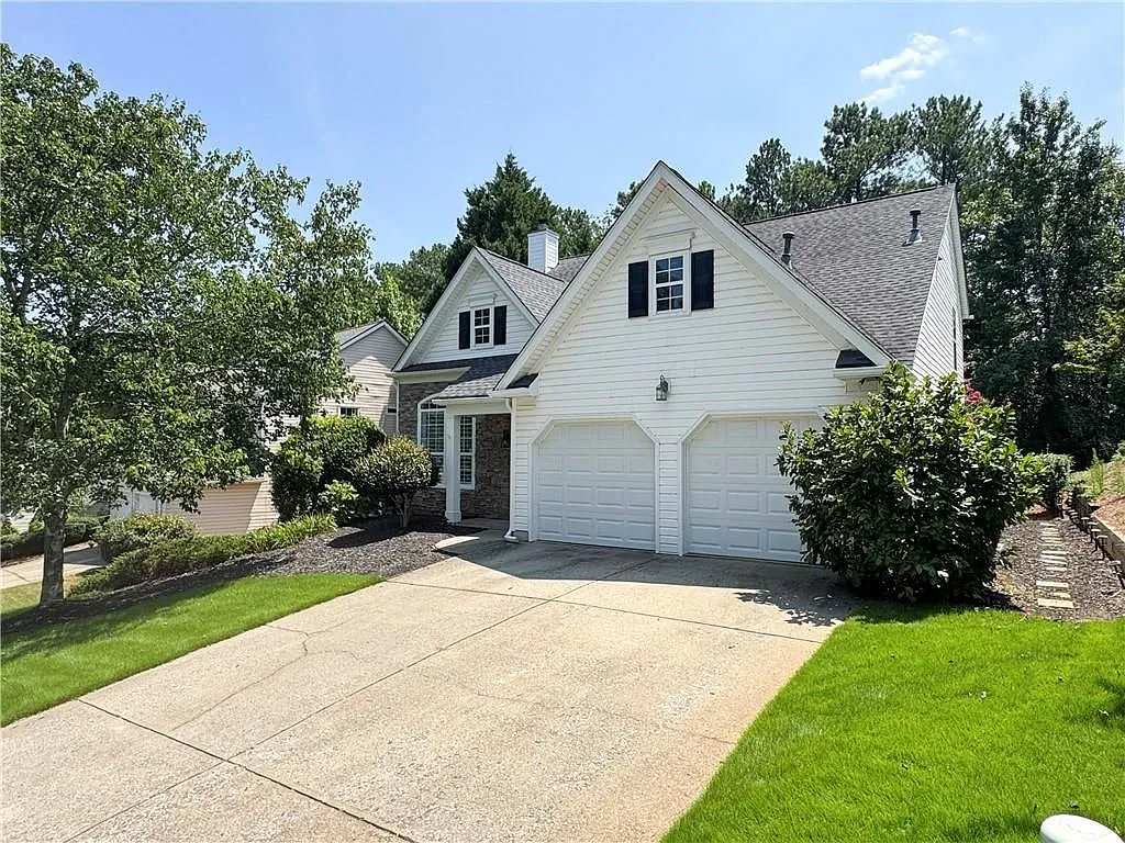 4 bed, 2.0 bath, 1876 sqft, $2,700 — Photo 2