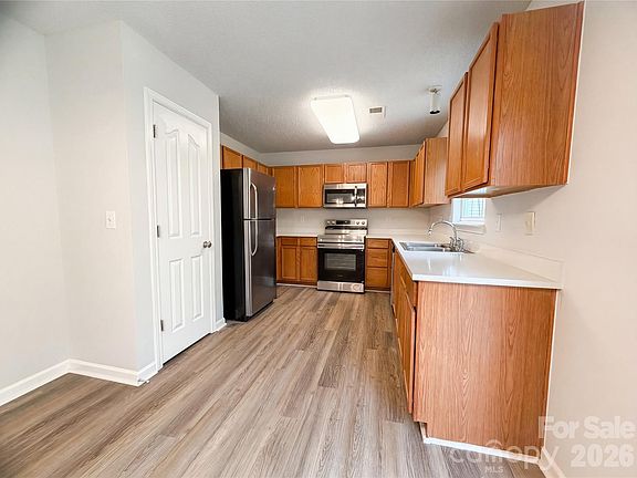 2nd image of 2312 Meadecroft Rd
