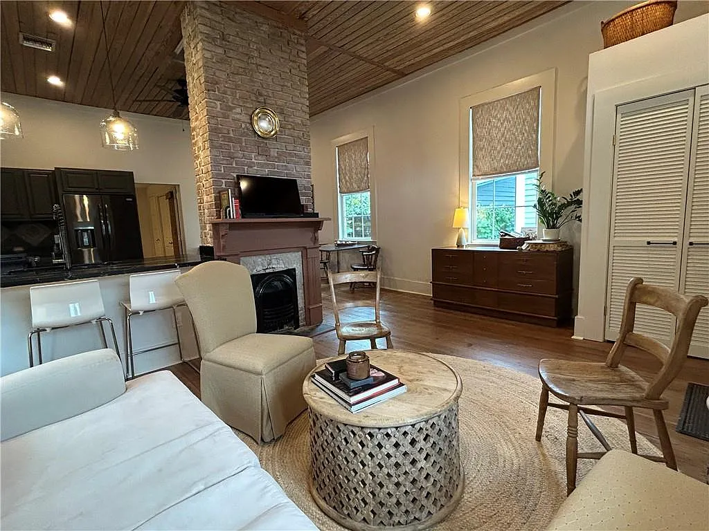 2 bed, 2.5 bath, 1393 sqft, $3,450 — Photo 3