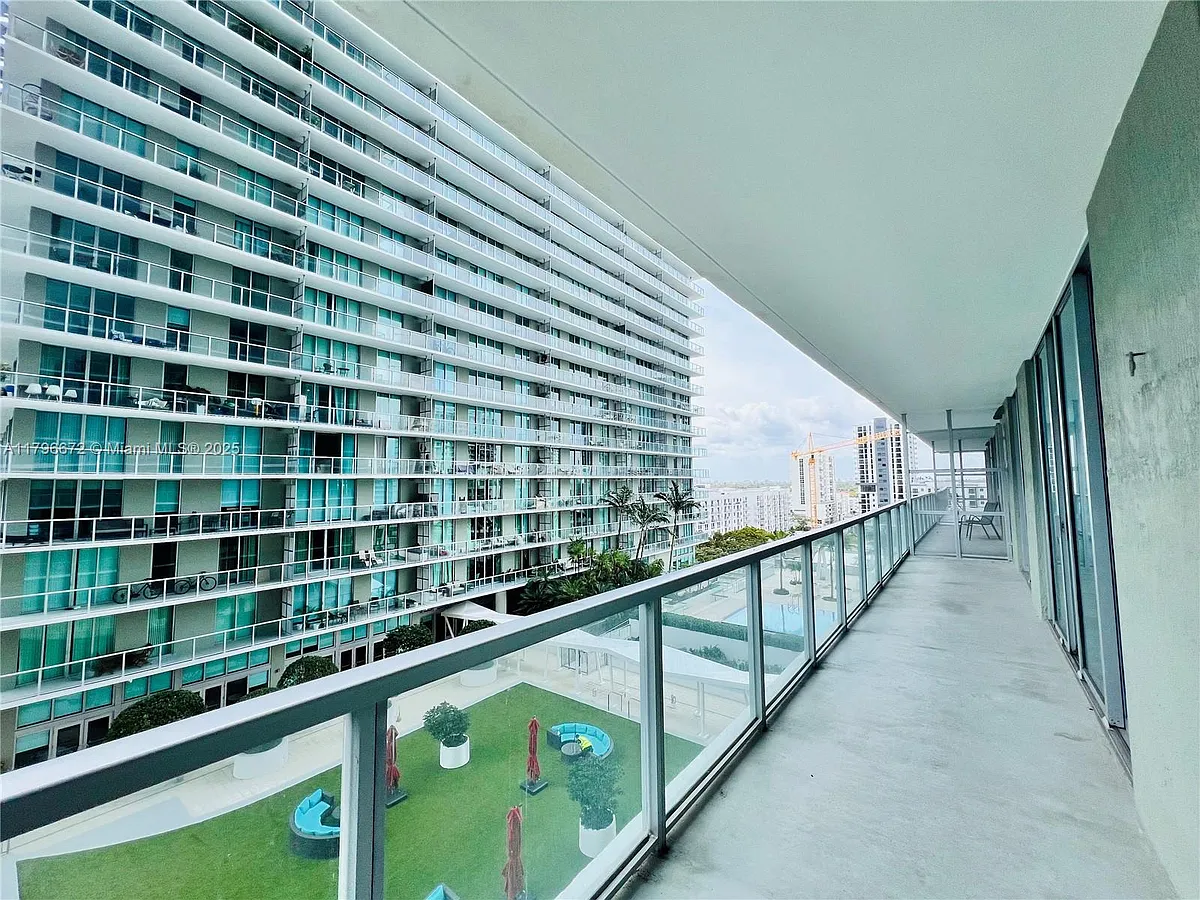 Building Photo - 1111 SW 1st Ave #1216