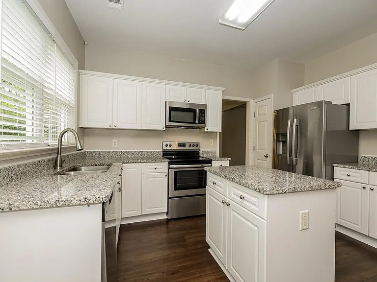 2214 Cardiff Ln — Photo 7