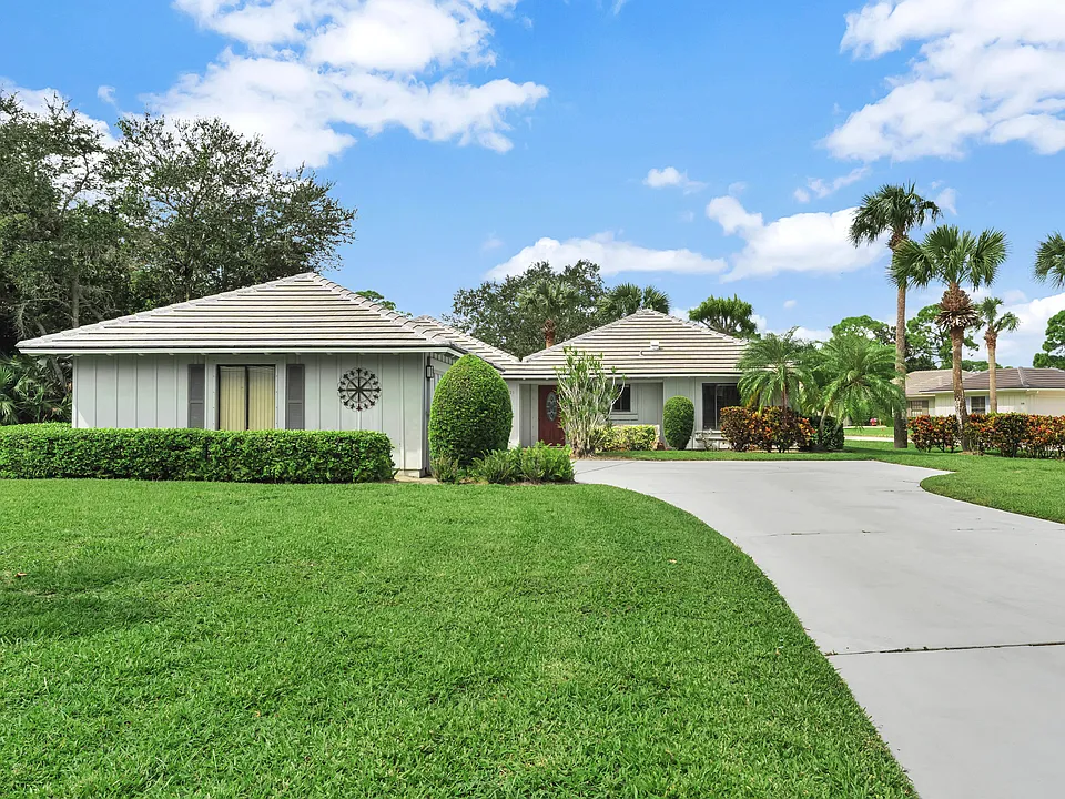 121 Prestwick Cir