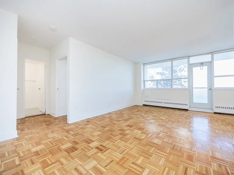 33 Erskine Ave — Photo 30