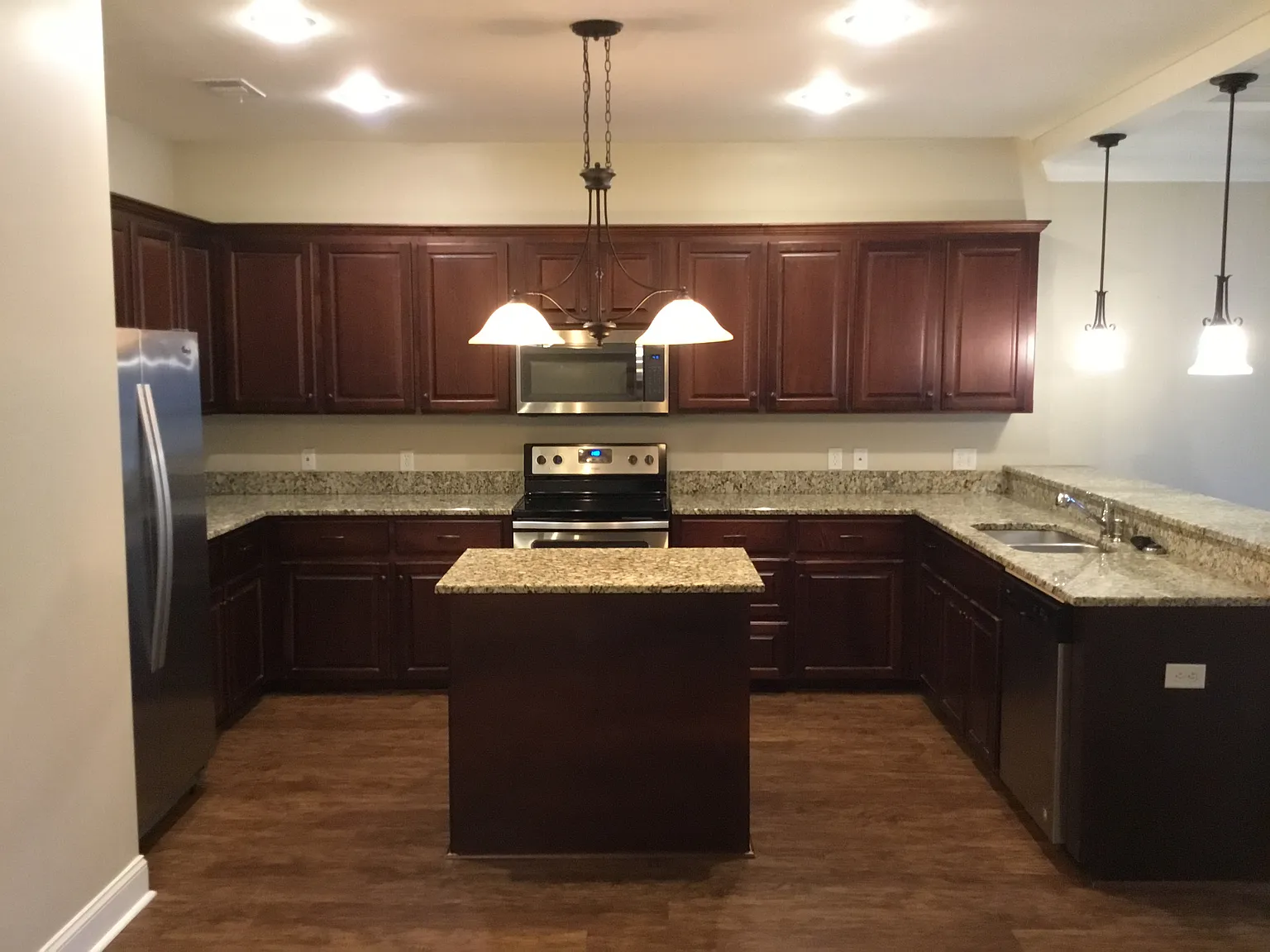 4 bed, 3.5 bath, 2081 sqft, $2,640 — Photo 2