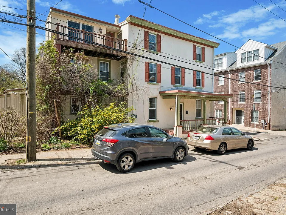 447 Dupont St