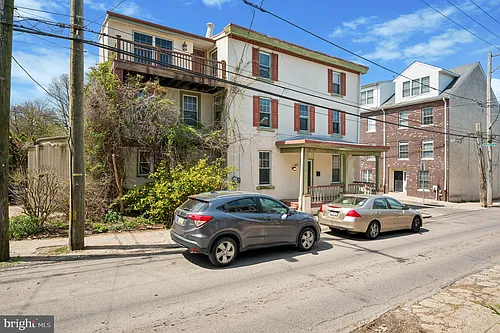 447 Dupont St Photo 1