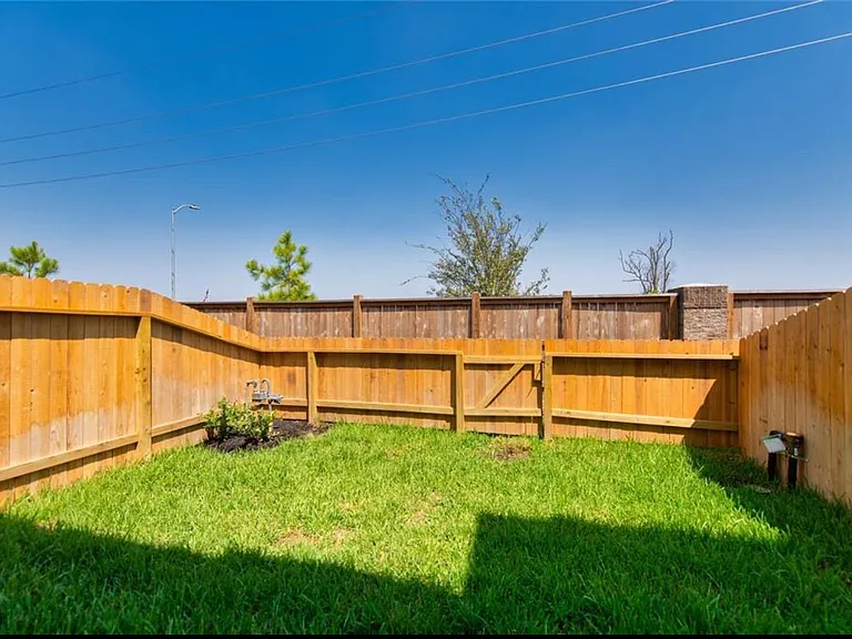 27930 Western Creek Ct — Photo 19