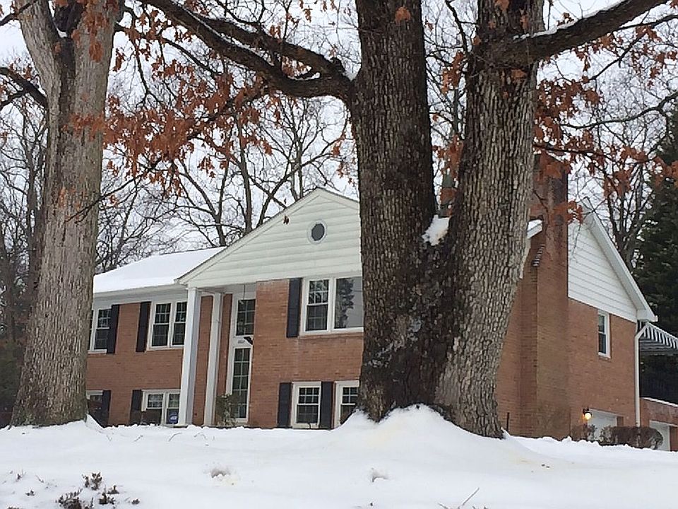 2nd image of 3808 Great Neck Ct