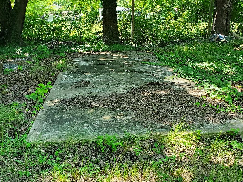 2nd image of 9 Commanche Dr #1