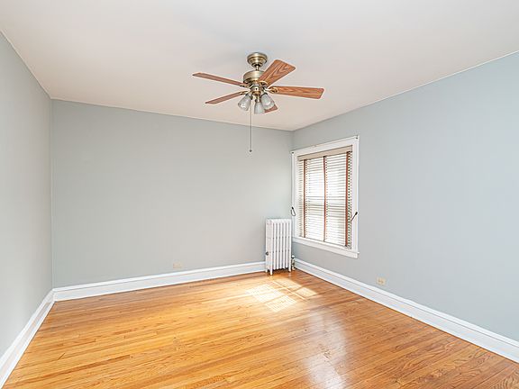 4th image of 124 N Austin Blvd #1S