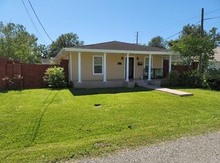 411 N 10th St, Nederland, TX 77627