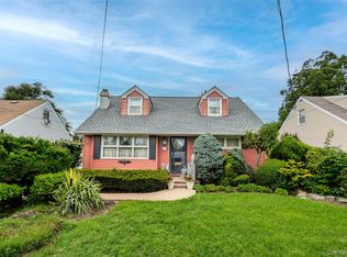 822 Peninsula Boulevard, Woodmere, NY 11598