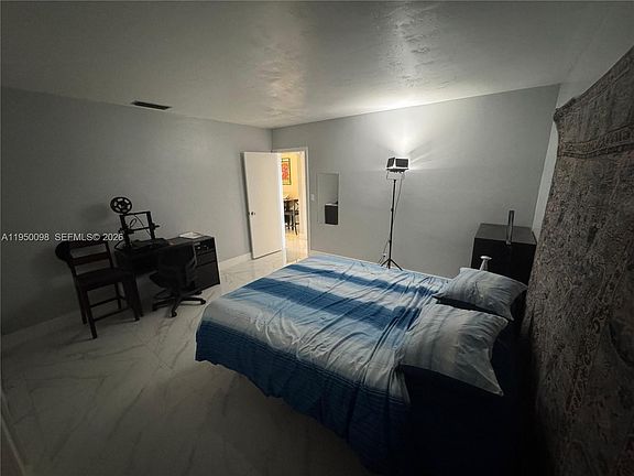 4th image of 1825 Cleveland St APT 15