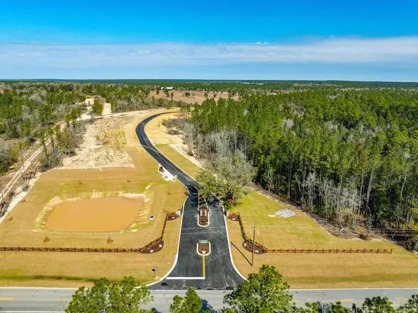 1 Creek Bluff Dr, Milton, FL 32571