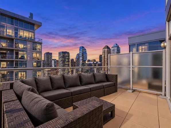 135 N 13th Ave SW #2206, Calgary, AB T2R 0W8