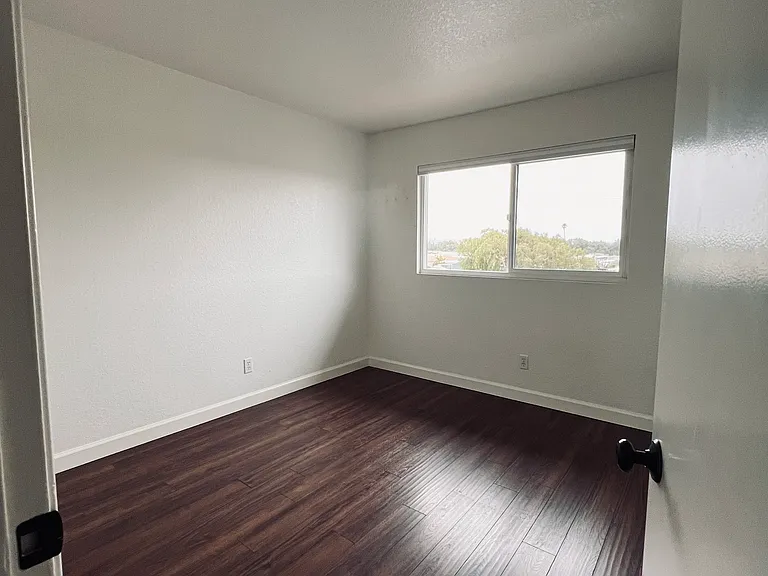 2425 La Brea Ct #2425 — Photo 18