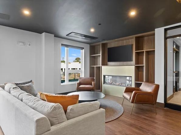 203 Lowell St #215, Wilmington, MA 01887