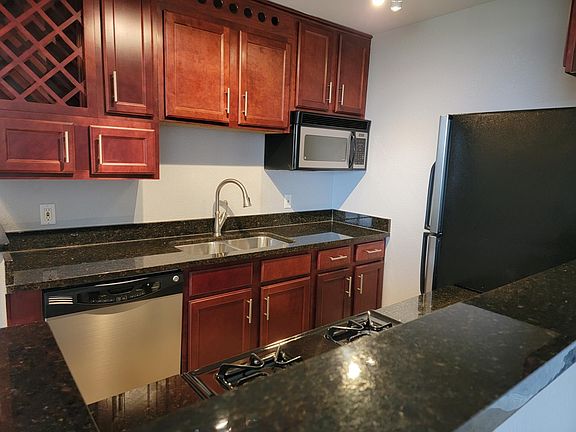 4th image of 700 E 8th St Unit 15K