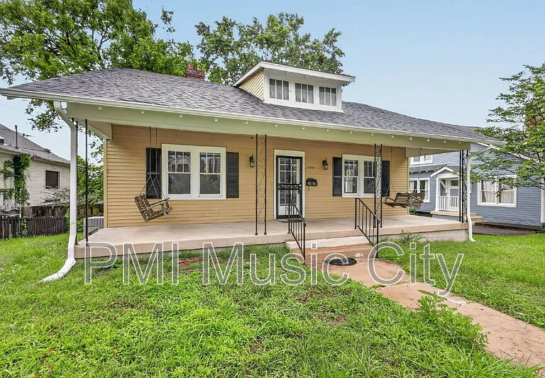 1609 Shelby Ave — Photo 2