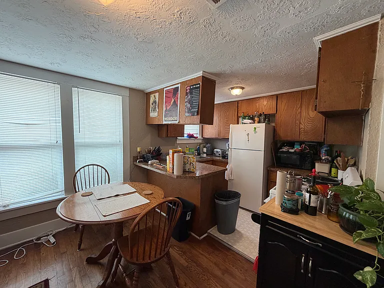 320 W Duffy St — Photo 5