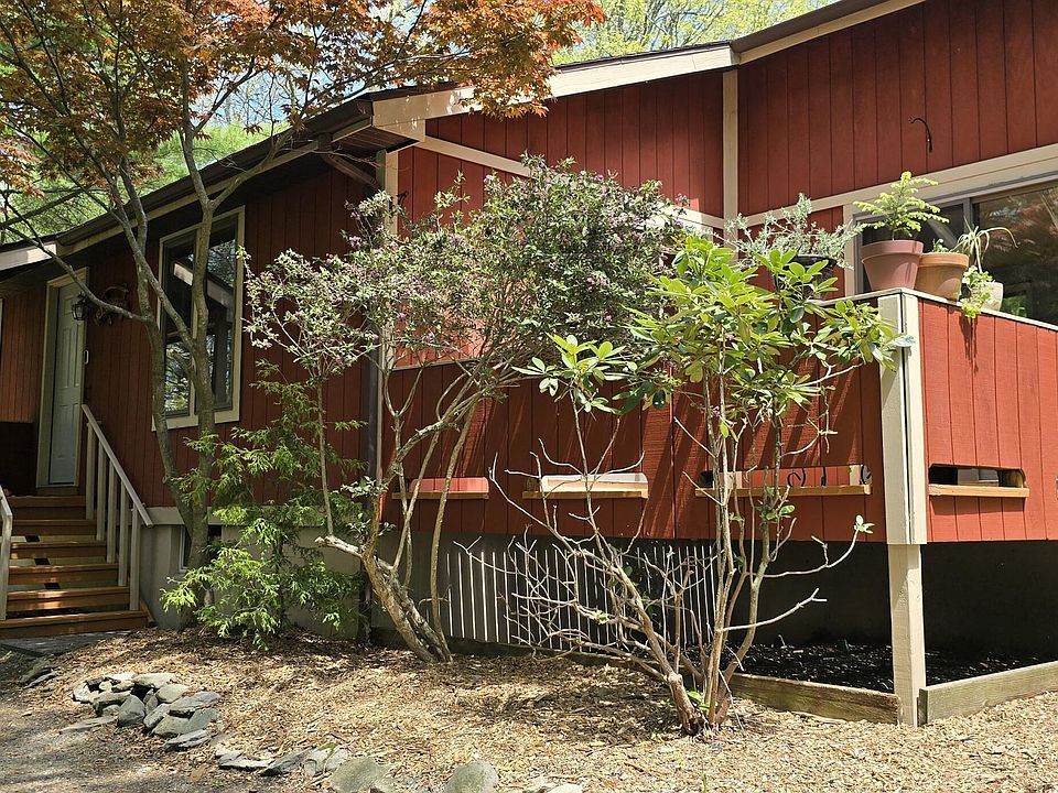 664 Twin Lakes Rd, Shohola, PA 18458 | Zillow