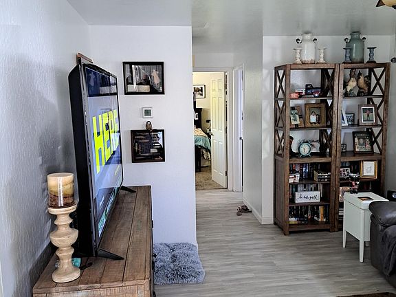 2nd image of 1034 Holman Cir
