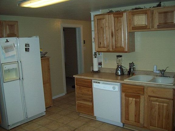 3rd image of 938 Quincy St
