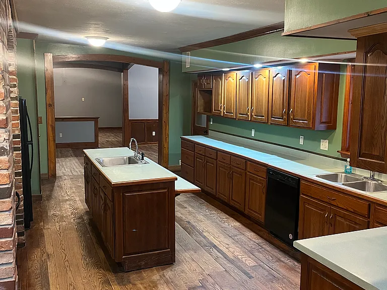 311 W Jefferson St — Photo 4
