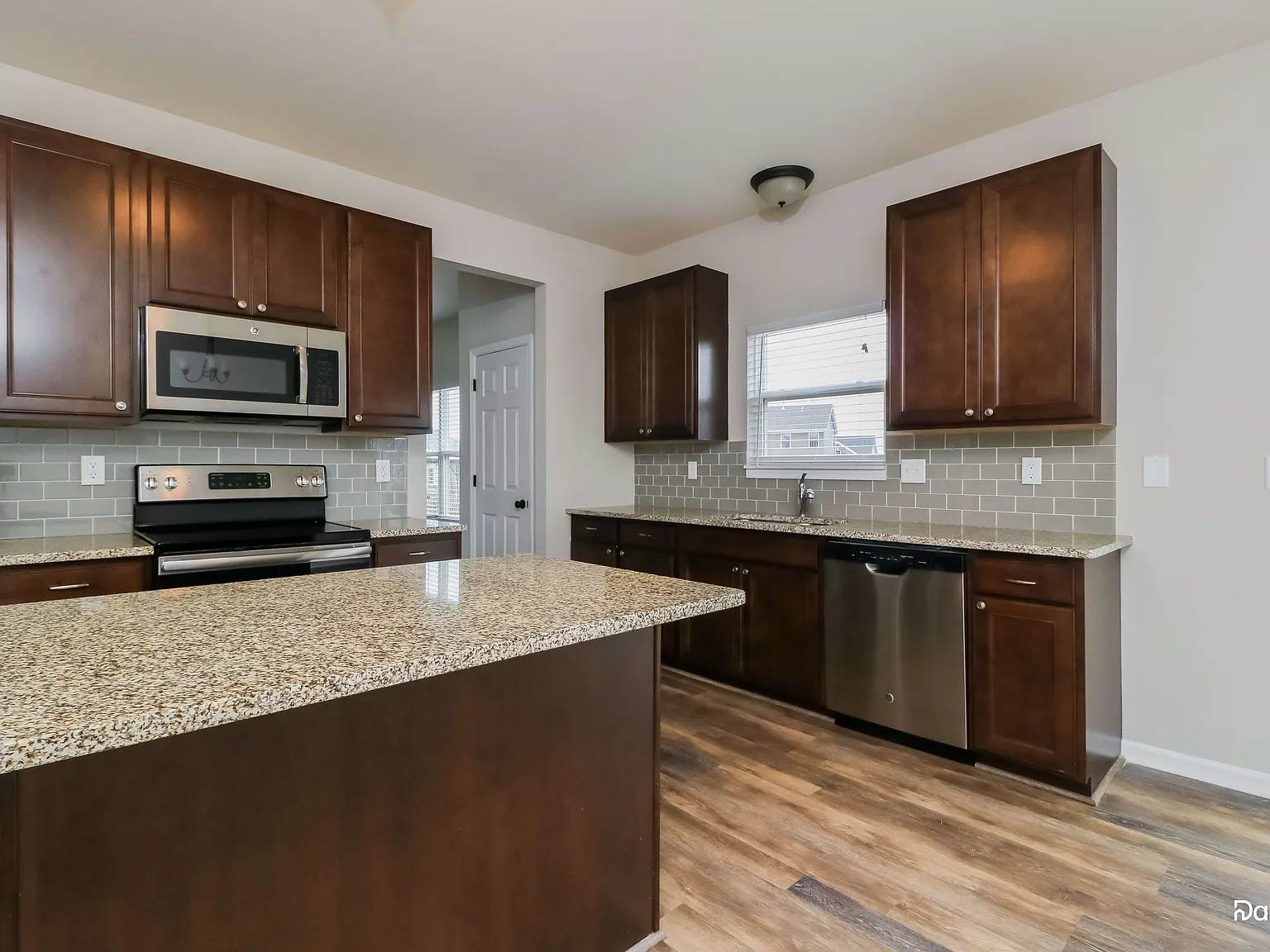 3 bed, 2.5 bath, 1728 sqft, $2,575 — Photo 2