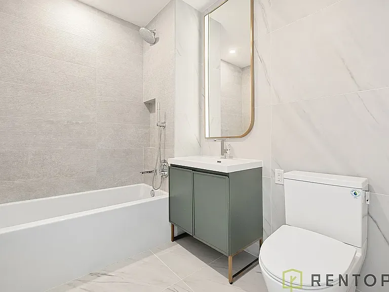 960 Franklin Ave #453 — Photo 8