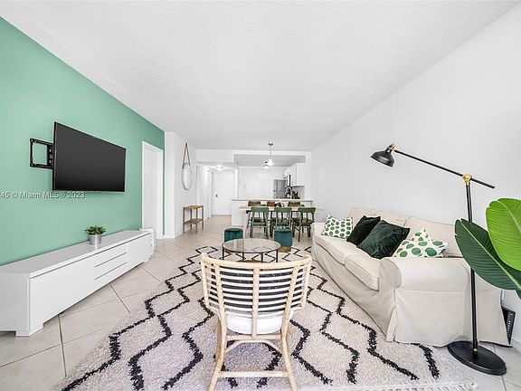 4th image of 2345 NE 135th St APT 204